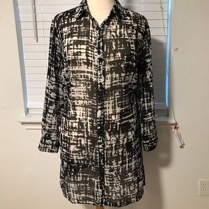 Black/white long tunic shirt!! Sz 2x